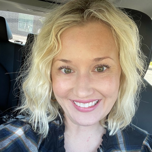 Meet your Posher, Tracie - Picture 1 of 1